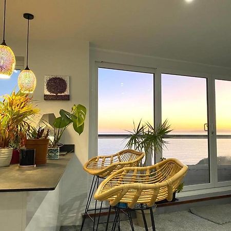 Stunning Sea View Two Double Bedroom Apartment - With Balcony - Opposite Beachfront Walk Борнмут Екстер'єр фото