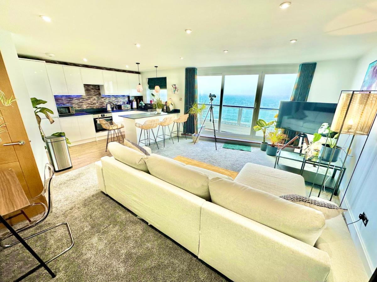 Stunning Sea View Two Double Bedroom Apartment - With Balcony - Opposite Beachfront Walk Борнмут Екстер'єр фото