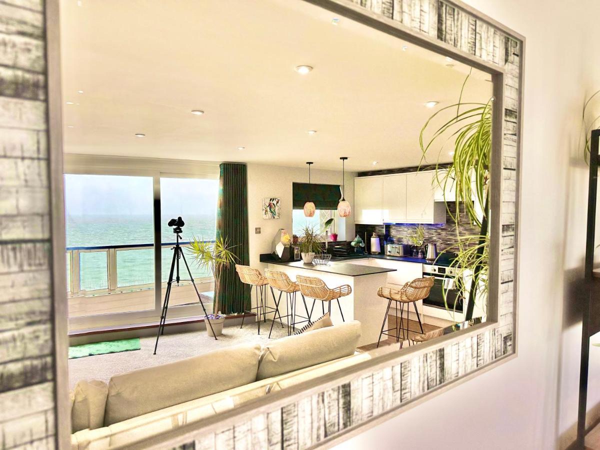 Stunning Sea View Two Double Bedroom Apartment - With Balcony - Opposite Beachfront Walk Борнмут Екстер'єр фото