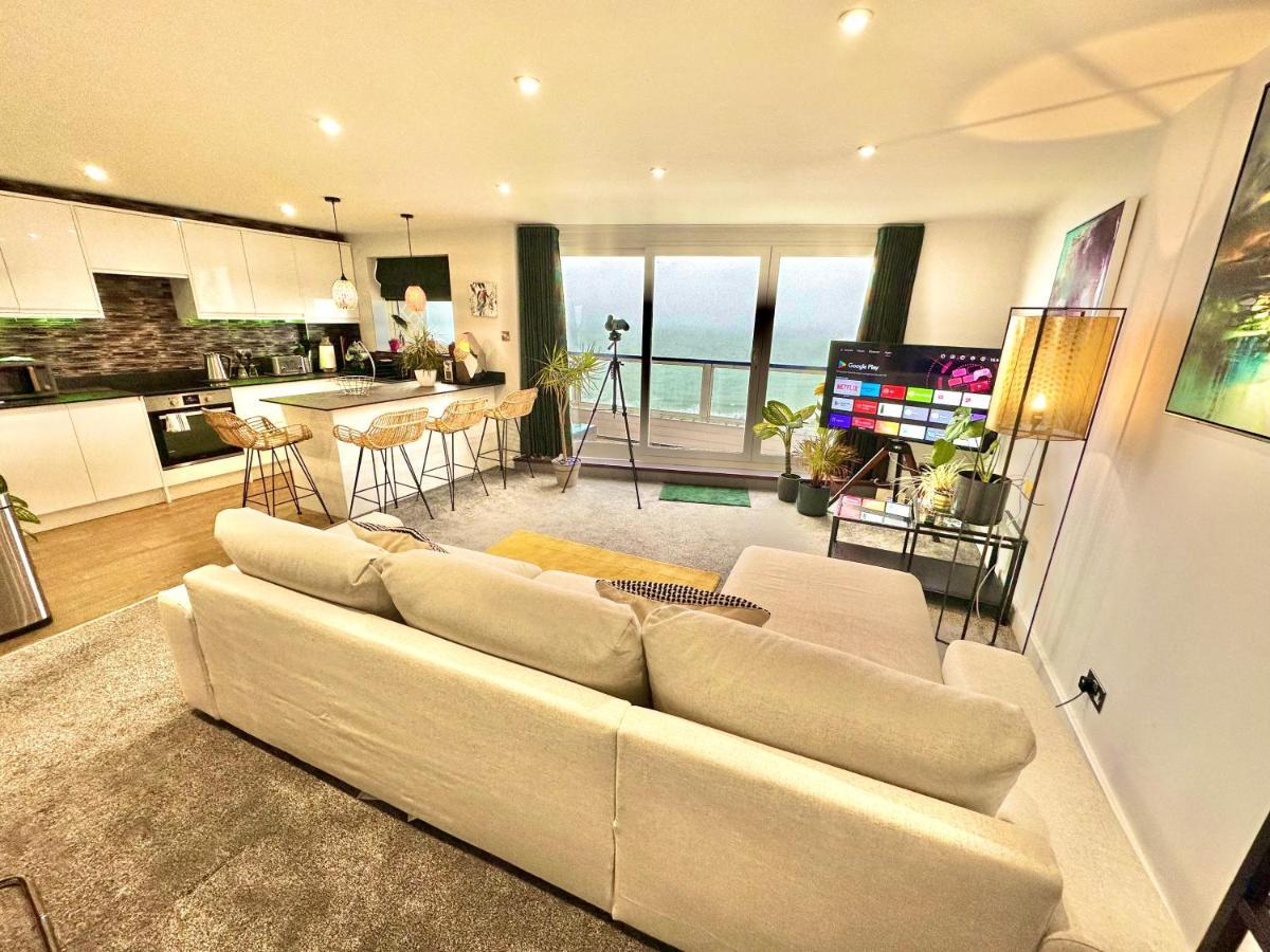Stunning Sea View Two Double Bedroom Apartment - With Balcony - Opposite Beachfront Walk Борнмут Екстер'єр фото