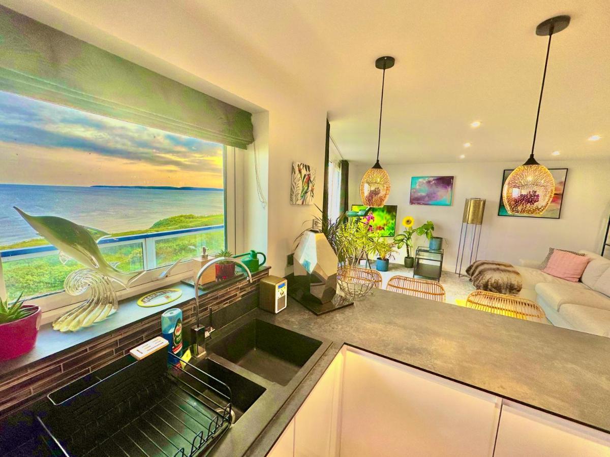 Stunning Sea View Two Double Bedroom Apartment - With Balcony - Opposite Beachfront Walk Борнмут Екстер'єр фото