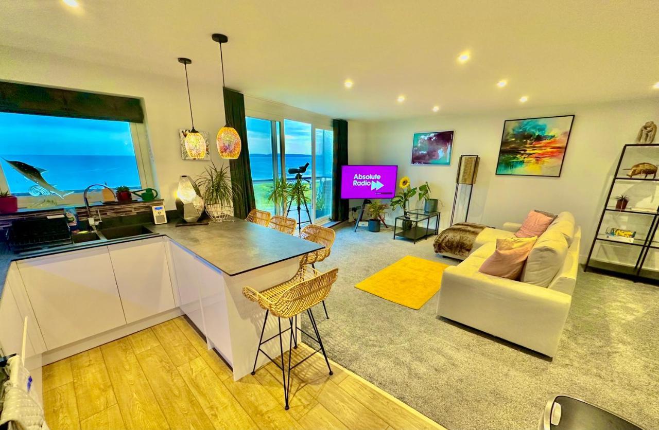 Stunning Sea View Two Double Bedroom Apartment - With Balcony - Opposite Beachfront Walk Борнмут Екстер'єр фото