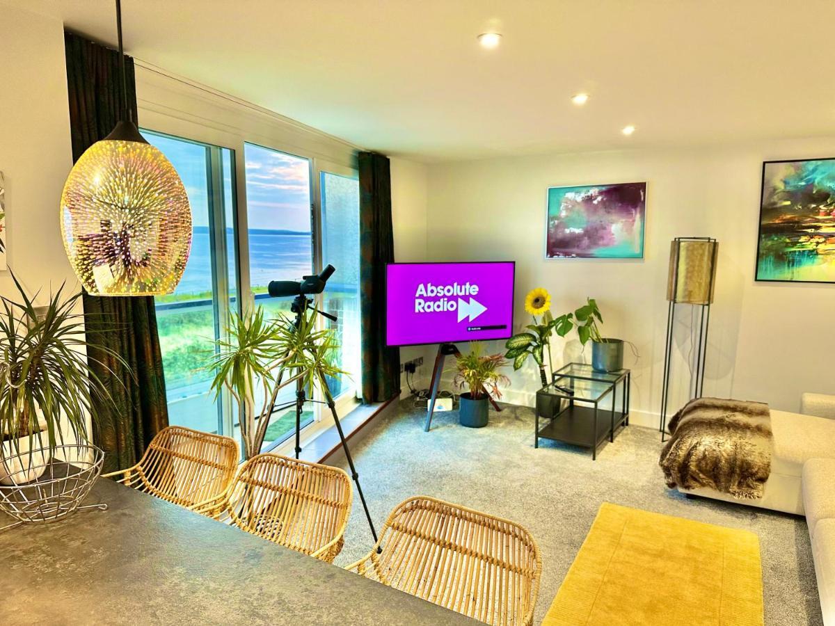 Stunning Sea View Two Double Bedroom Apartment - With Balcony - Opposite Beachfront Walk Борнмут Екстер'єр фото