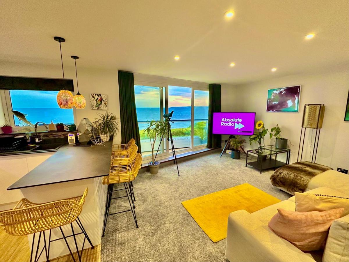 Stunning Sea View Two Double Bedroom Apartment - With Balcony - Opposite Beachfront Walk Борнмут Екстер'єр фото