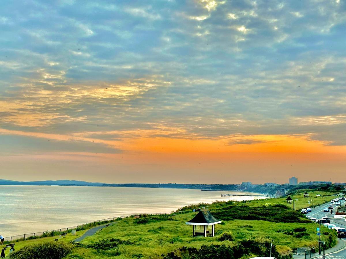 Stunning Sea View Two Double Bedroom Apartment - With Balcony - Opposite Beachfront Walk Борнмут Екстер'єр фото