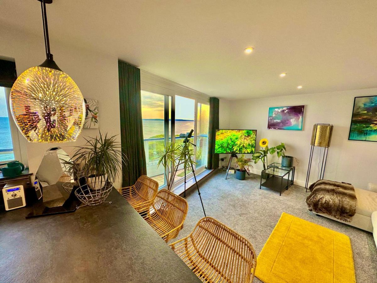 Stunning Sea View Two Double Bedroom Apartment - With Balcony - Opposite Beachfront Walk Борнмут Екстер'єр фото